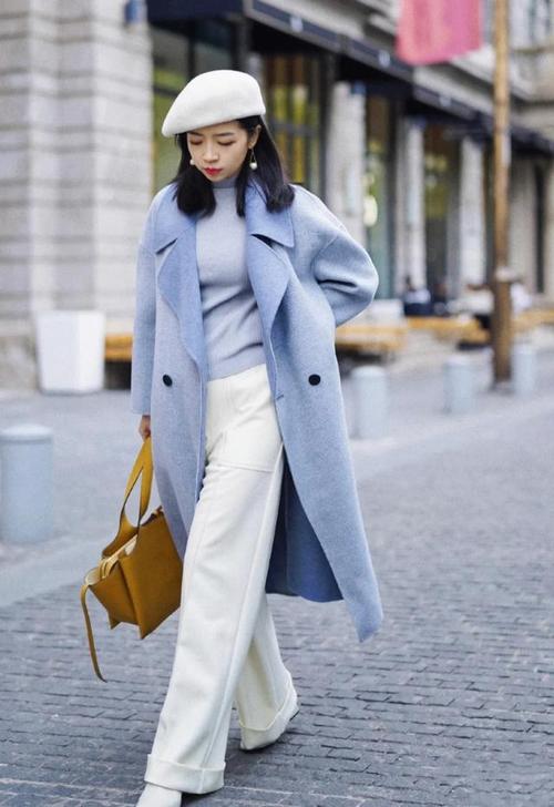 湖蓝色大衣怎么搭配