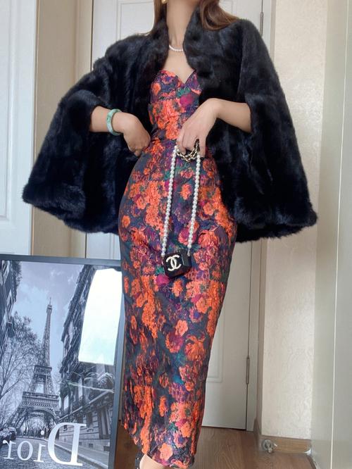 斗篷貂皮怎么搭配