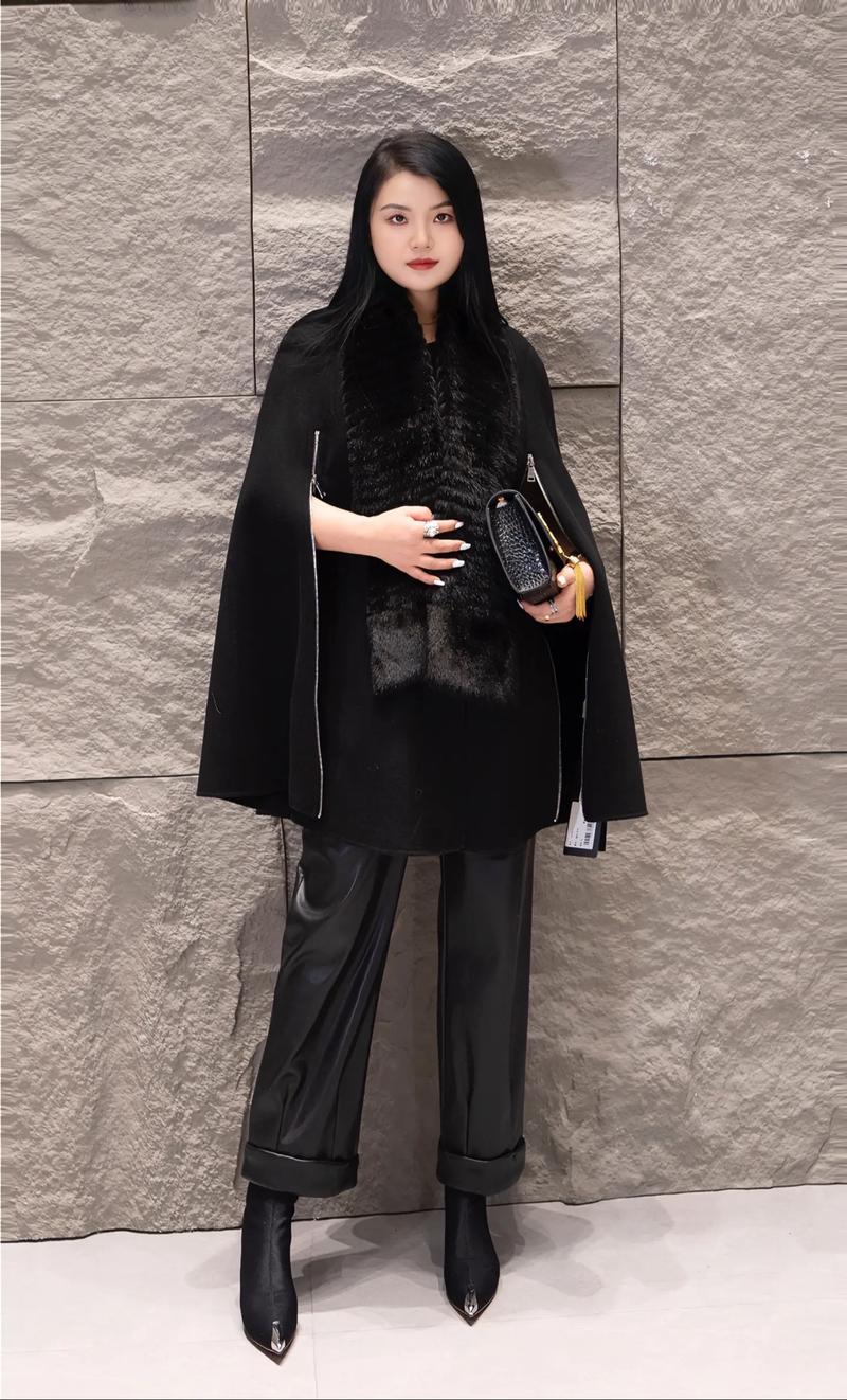 斗篷貂皮怎么搭配