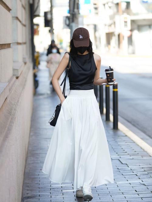 高腰a字裙搭配什么上衣