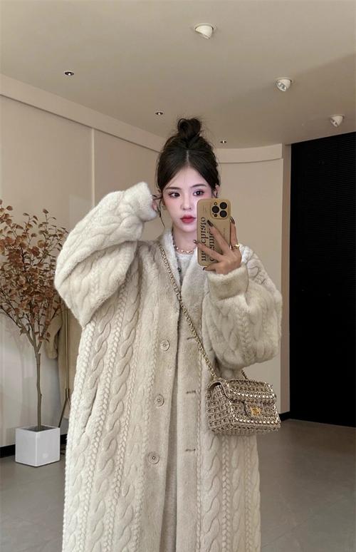 长款貂皮大衣怎么搭配