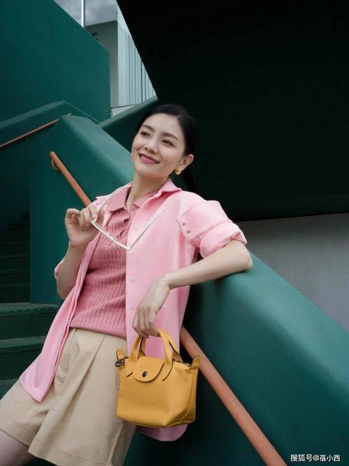 绿色衣服粉色鞋子怎么搭配图片大全