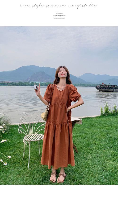 焦糖色连体裙怎么搭配