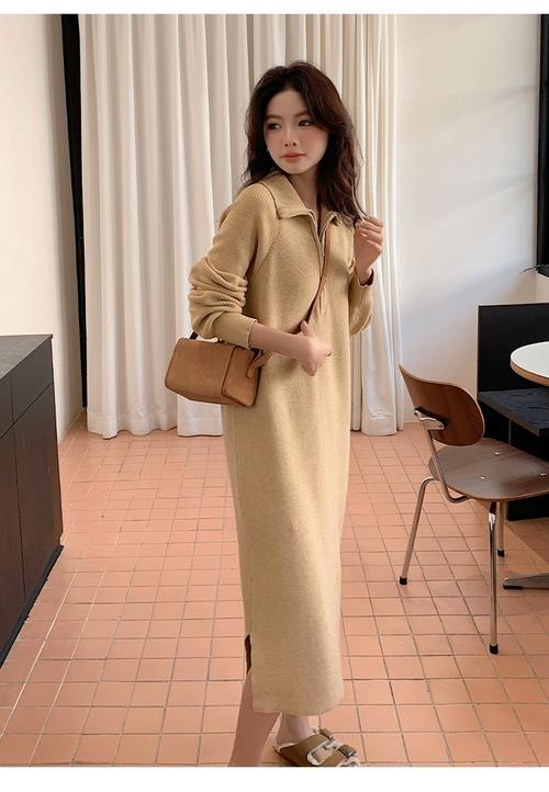 长款连衣毛线裙怎么搭配