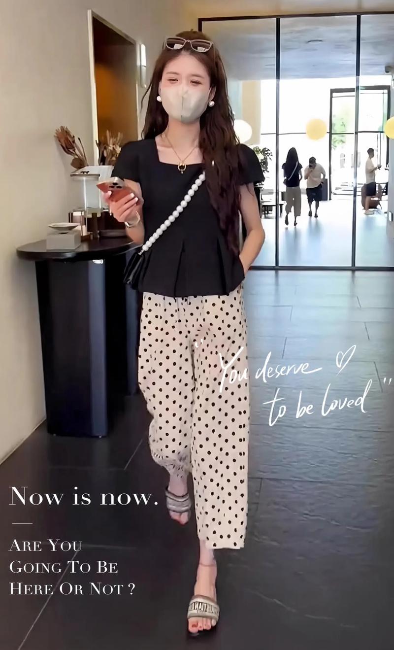 波点衣服怎么搭配裤子