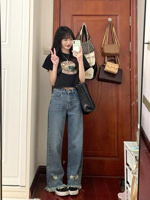 学生露脐装下面怎么搭配图片