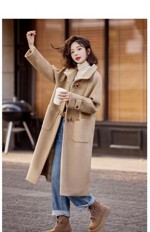 一个扣的大衣怎么搭配