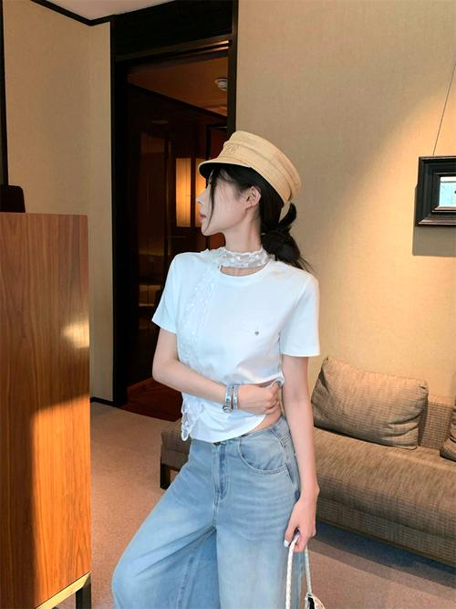 丝巾和短袖怎么搭配衣服