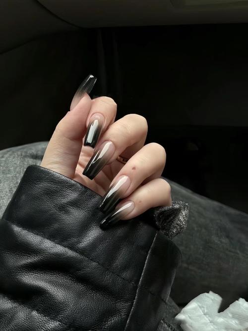 指甲有黑色怎么搭配图片欣赏