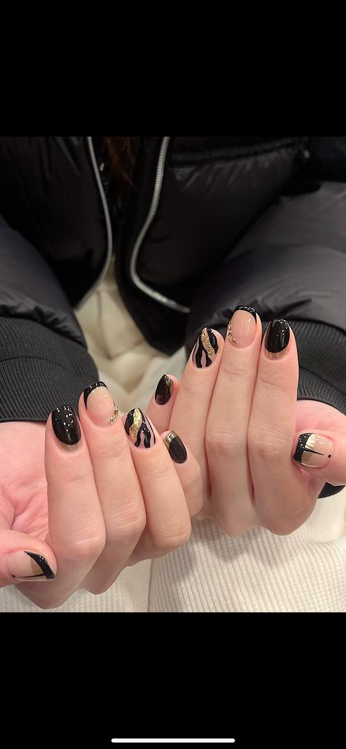 指甲有黑色怎么搭配图片欣赏