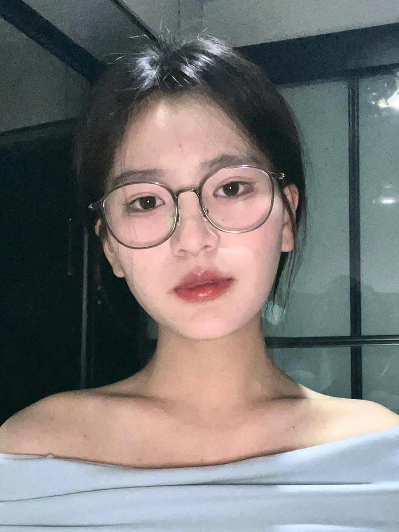 菱形脸带什么眼镜