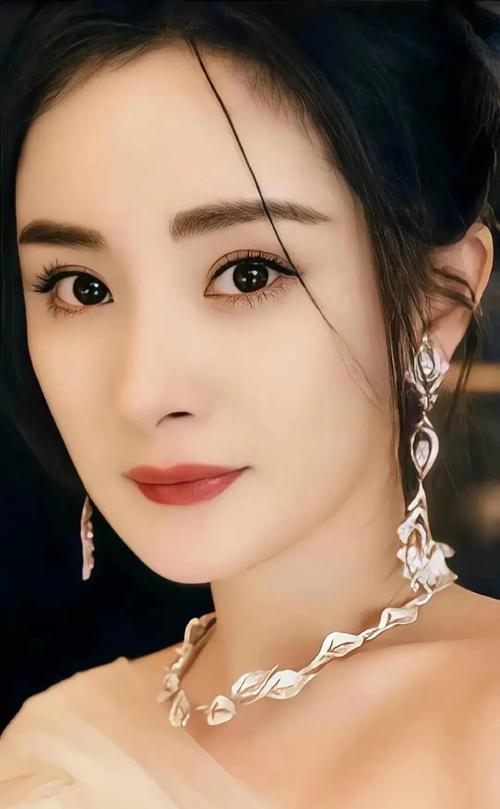 杨幂最新的眉形画法