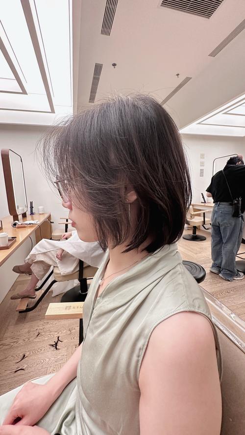 扁脑袋适合什么发型