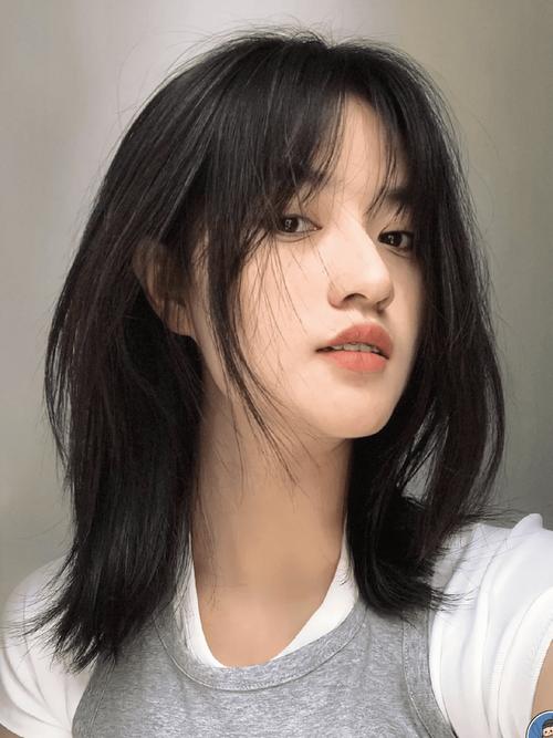 扁脑袋适合什么发型