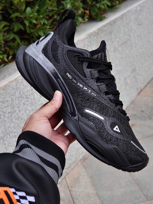 什么品牌的篮球鞋好