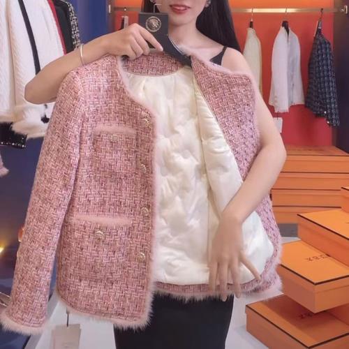 粉色外套冬天怎么搭配