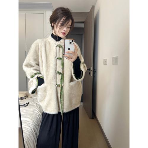 貂皮大衣配什么裤子