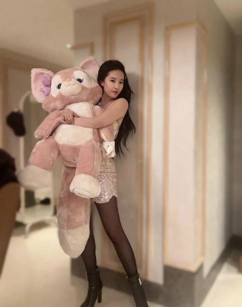 貂皮大衣配什么裤子