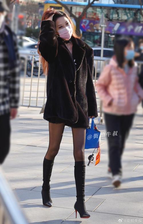 貂皮大衣配什么裤子