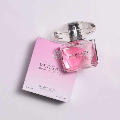 范思哲手拿最新款粉色