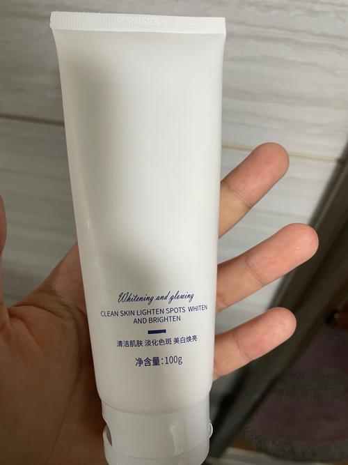 用什么洗脸能美白