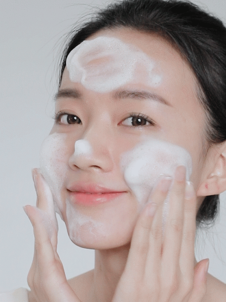 用什么洗脸能美白