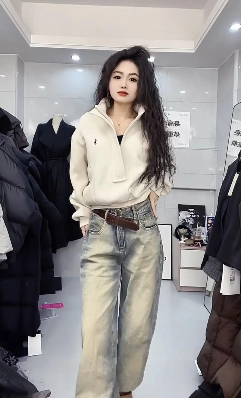 休闲长卫衣怎么搭配什么裤子和鞋子