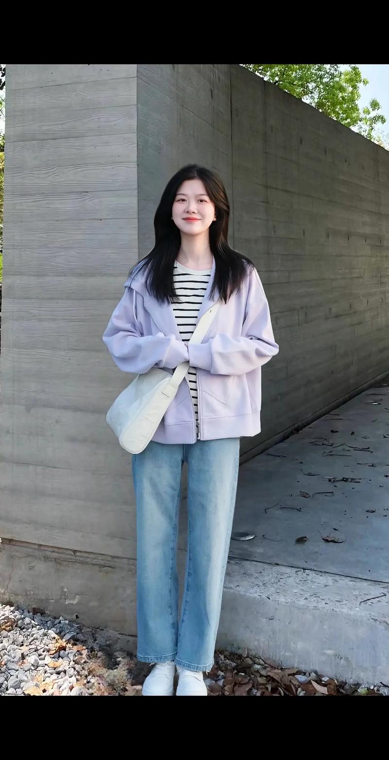 休闲长卫衣怎么搭配什么裤子和鞋子