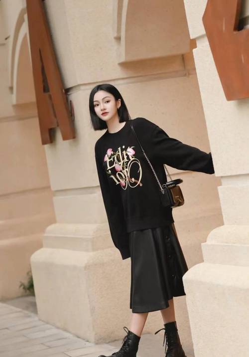 休闲长卫衣怎么搭配什么裤子好看