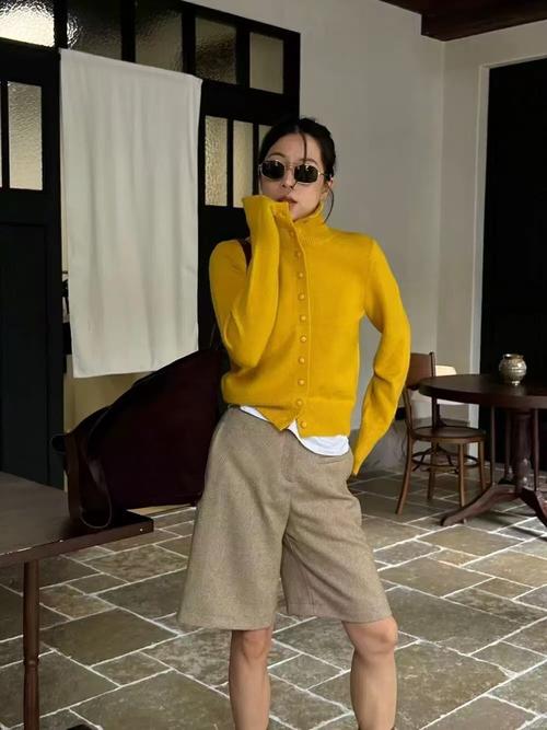 小款开衫高领毛衣怎么搭配什么裤子