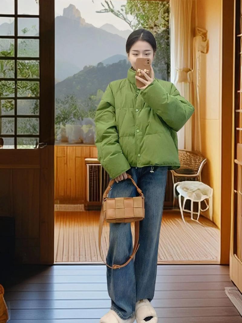 绿色棉袄搭配什么裤子