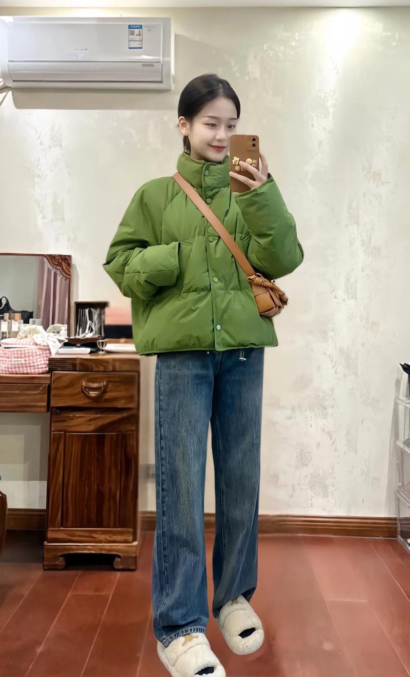绿色棉袄搭配什么裤子