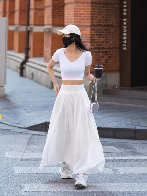 下半身白色裙怎么搭配图片