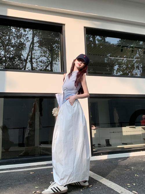 下半身白色裙怎么搭配