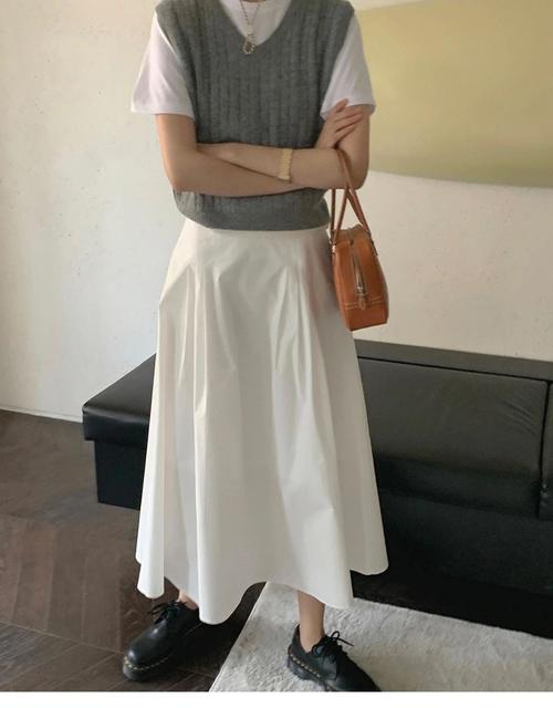 下半身白色裙怎么搭配