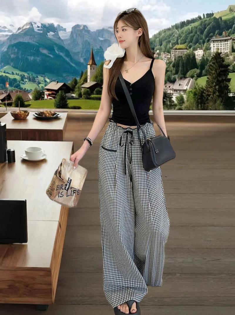 细格子女裤怎么搭配