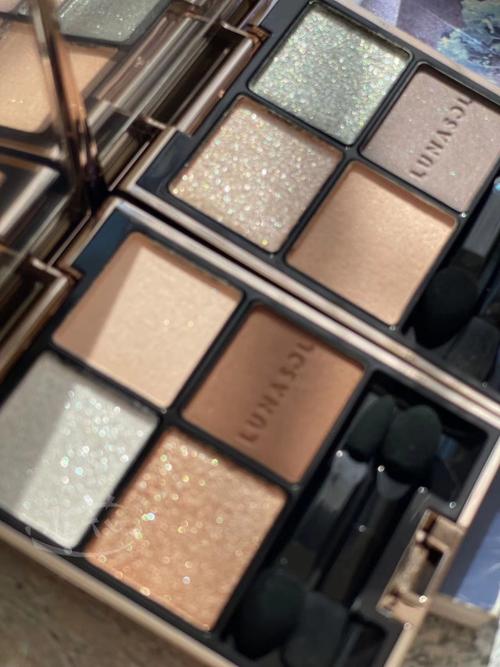 日月晶彩 眼影 最新