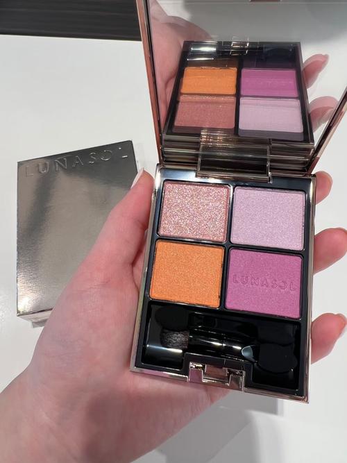 日月晶彩 眼影 最新