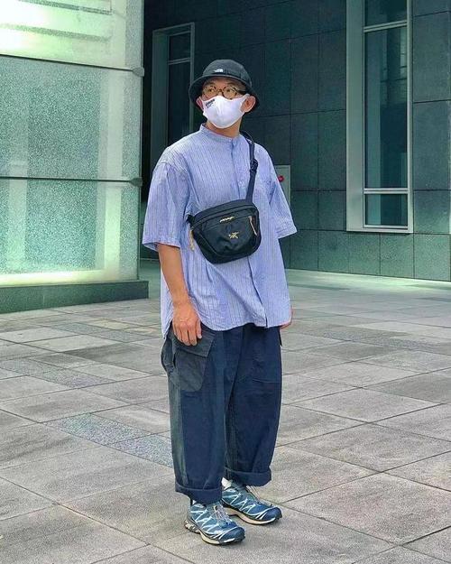 浅蓝色短裤怎么搭配图片