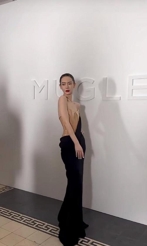 平板身材怎么搭配衣服