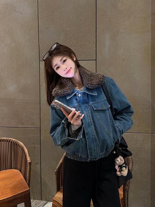 女士加棉牛仔外套怎么搭配图片