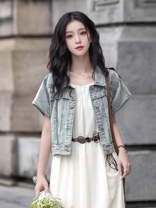 女短袖外套怎么搭配