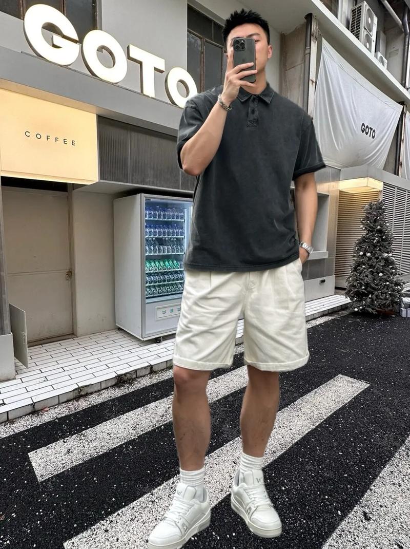 牛仔短裤怎么搭配男