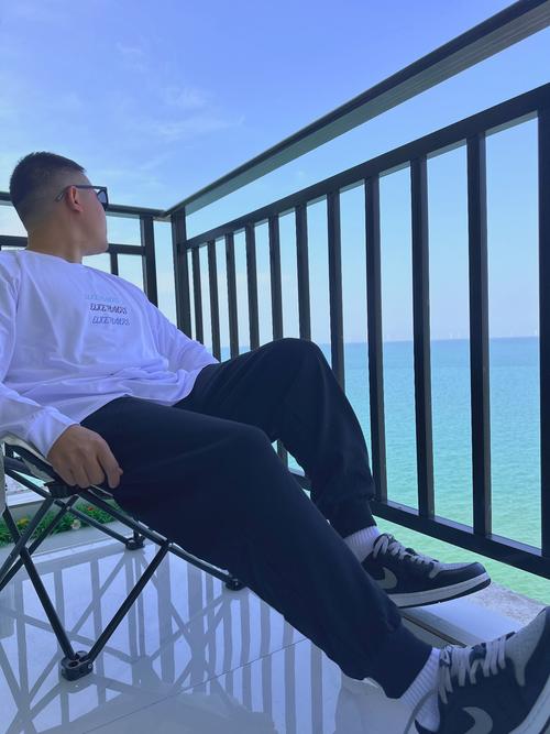 男生微胖胸大怎么搭配衣服