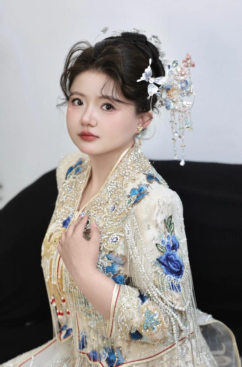 2025最新圆脸妆容