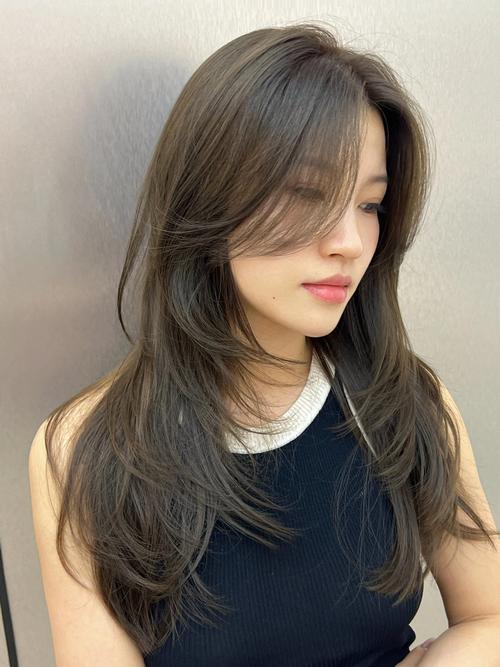 皮肤白适合什么发色