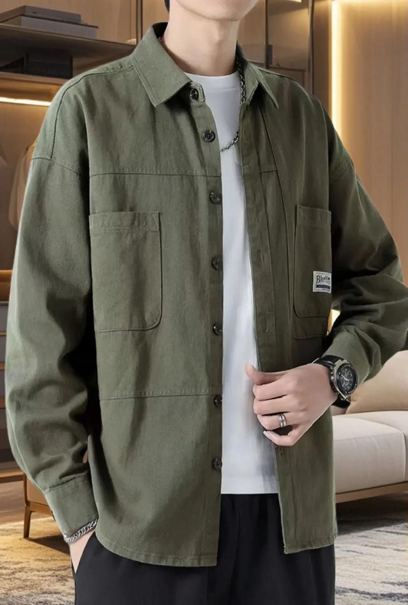 男大宽松上衣怎么搭配