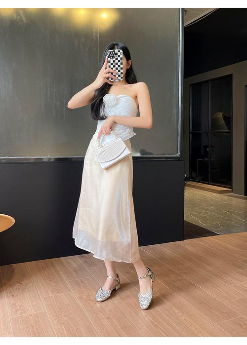 凉鞋怎么搭配裙子