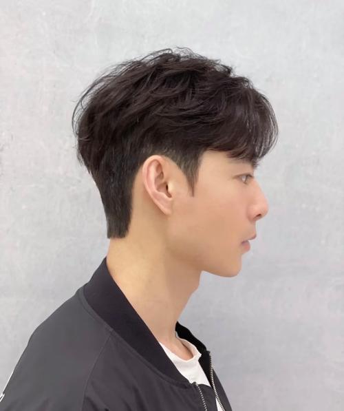 现在流行什么发型男