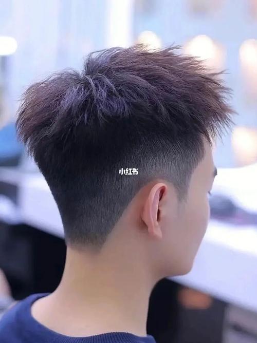 男生扁头适合什么发型